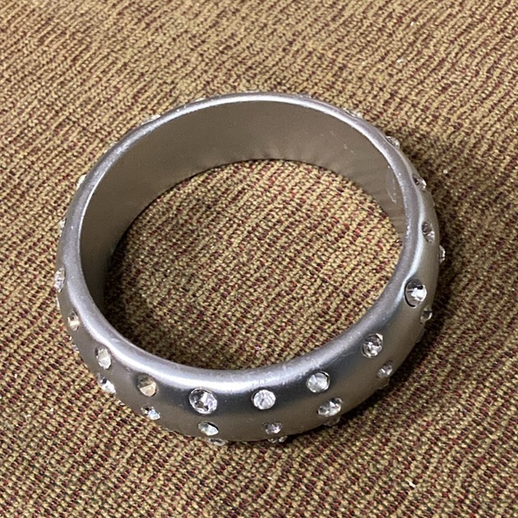 ❤️ 2/$25* ❤️ - Brushed Silvertone Bangle Bracelet & Large Cubic Zirconia Stones - Picture 4 of 10